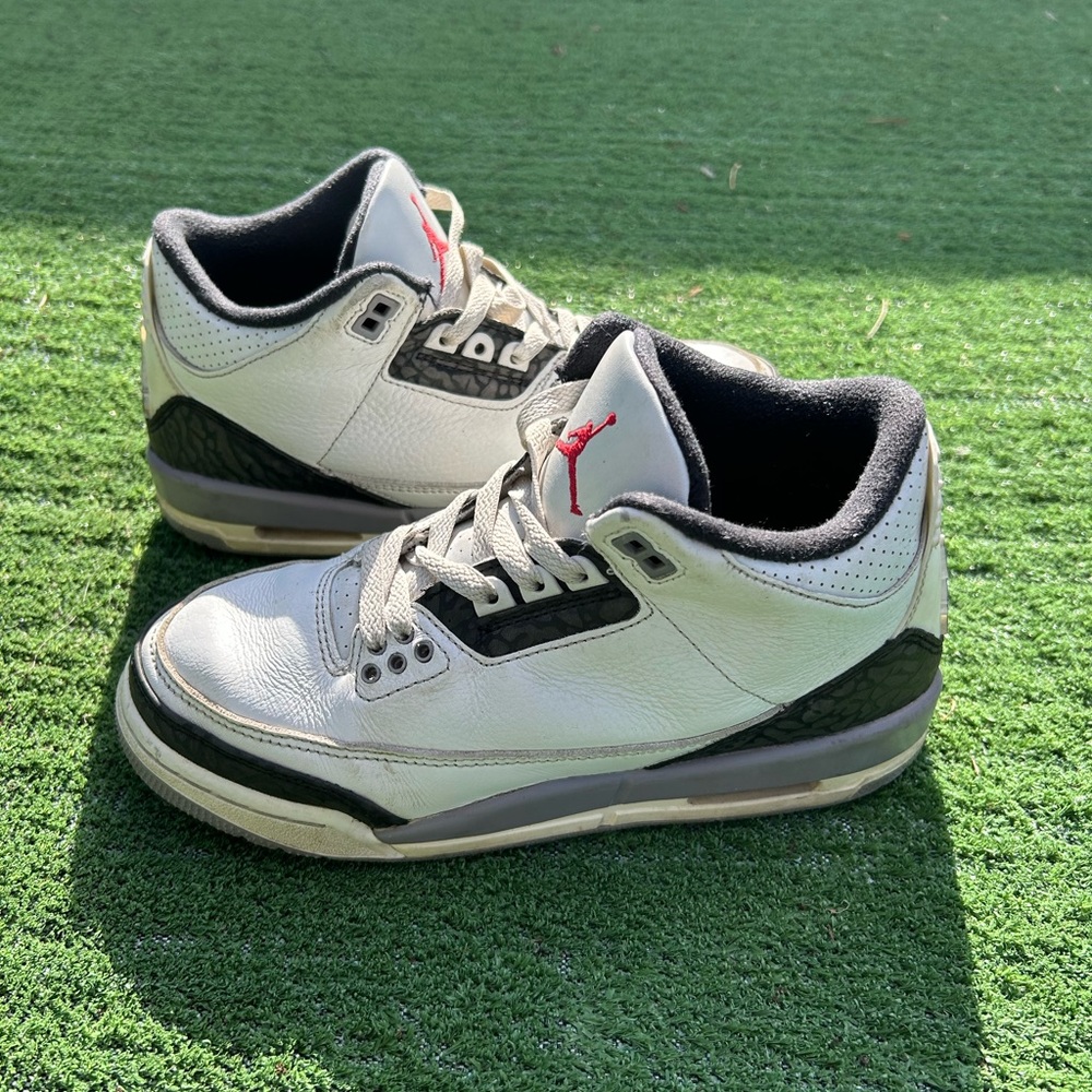 Nike Men's White and Black Sneakers with Red Accents